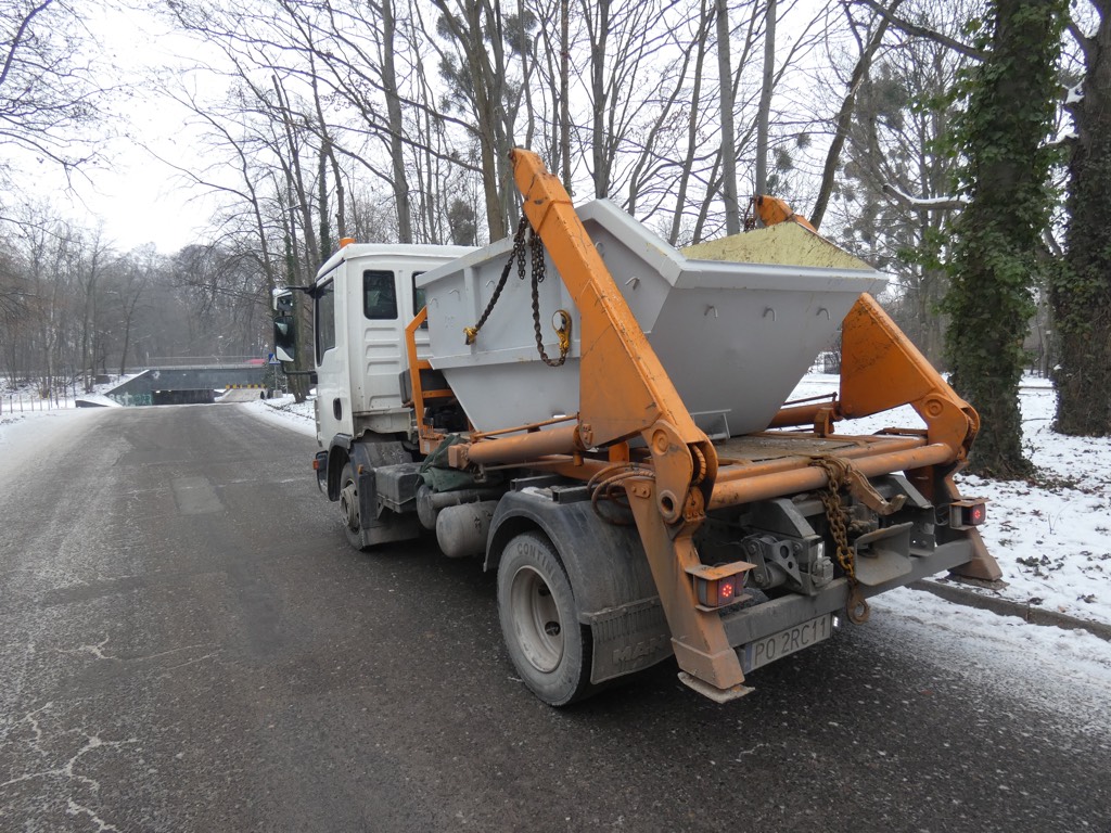 Wywóz gruzu w kontenerze budowlanym